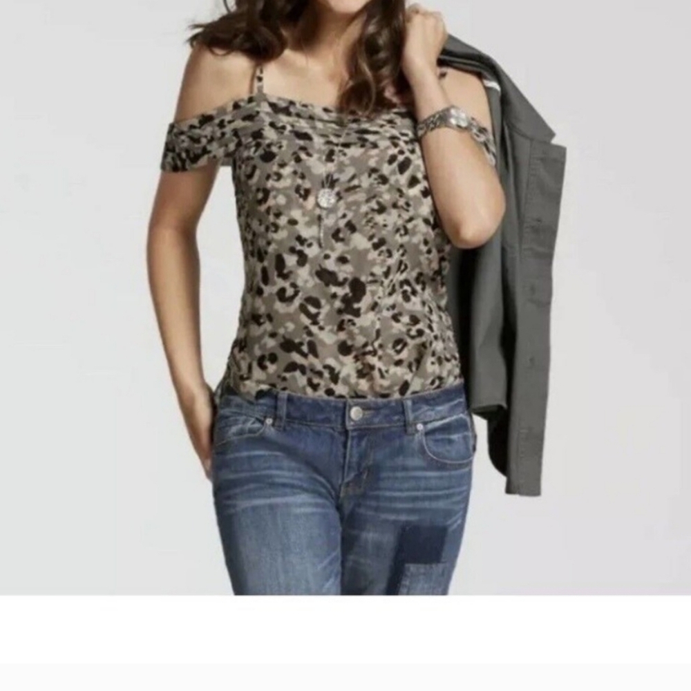 Cabi Camo Leopard Print Tiered Top Blouse Cold Shoulder Size Small Lined Cami